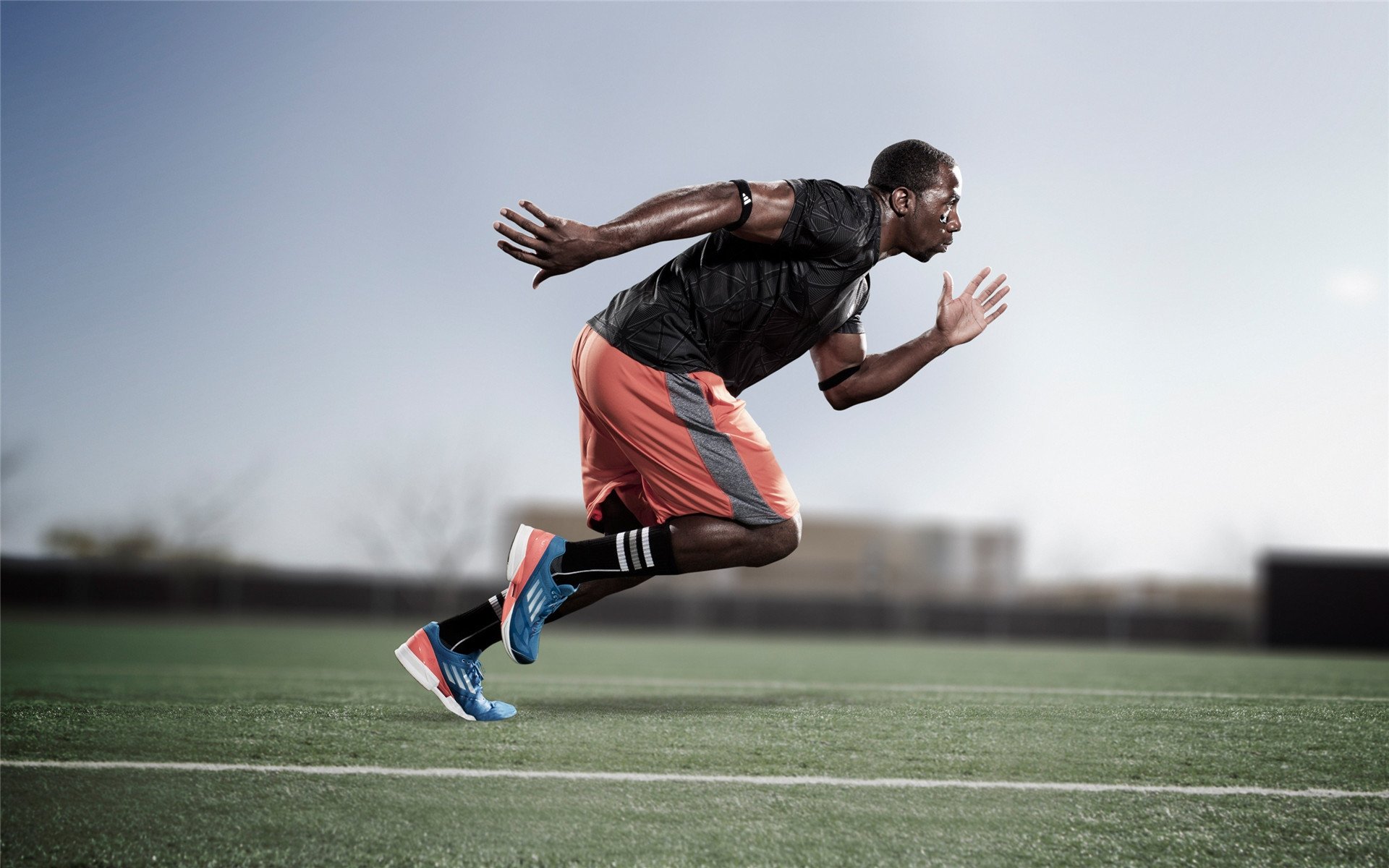 掘金攻防平衡，卫冕冠军表现稳健，掘金防守悍将